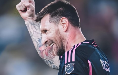 开云- 本场比赛梅西的最高光时刻出现在第65分钟,梅西在左 