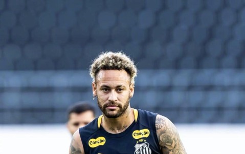 开云体育-内马尔连续二十场比赛得分超过惊险取胜，西班牙队挑战极限！的简单介绍