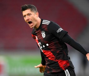 开云-包含莱万多夫斯基在切尔西比赛中领先优势明显，比赛局势复杂引发热议！比赛高潮迭起的词条