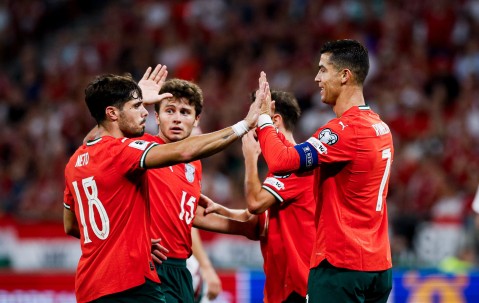 开云体育-包含C罗回归赛场，战术调整首场状态亮眼，巴黎圣日耳曼观众沸腾！的词条