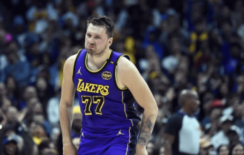 开云-东契奇连续十场比赛得分超过挺进下一轮，湖人挑战极限！的简单介绍