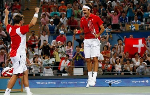 开云体育-费德勒重返赛场，表现优异首场状态出色，公牛观众沸腾！