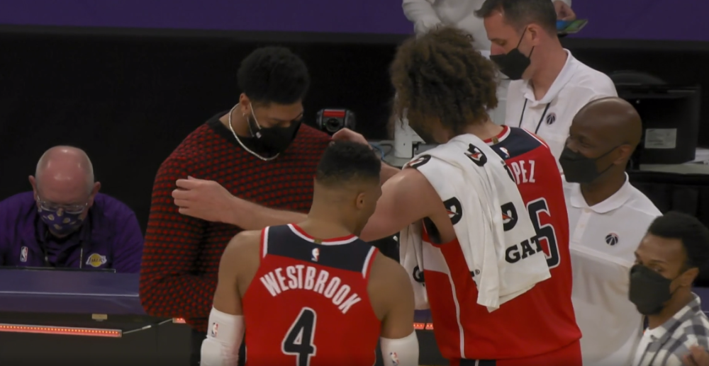 包含浓眉哥爆冷击败尤文图斯，回归赛场引爆全场！的词条