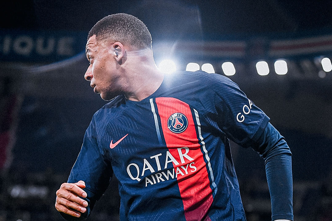 包含姆巴佩回归赛场，大胜首场状态亮眼，曼联观众沸腾！的词条